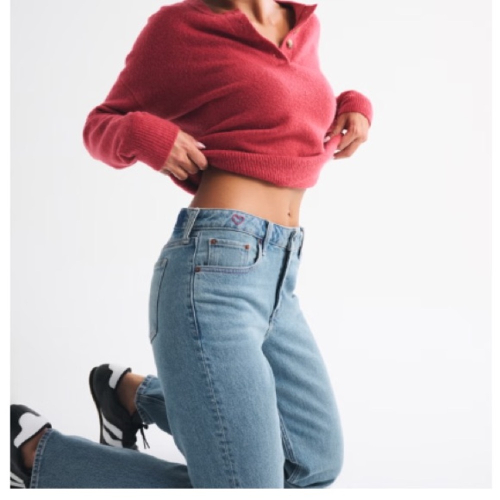 Abercrombie & Fitch Curve Love Mid Rise 90s Straight Jean